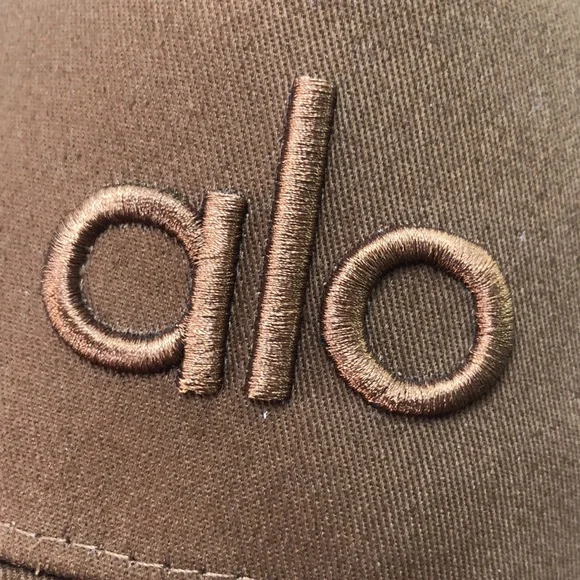 BEST NWT | ALO Yoga casual District Trucker Hat - Picture 5 of 6